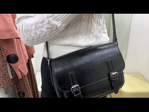 ❤️ Masturbation publique de la jeune salope FeralBerry avec un gode dans la cabine d'essayage Vidéo de sexe at fr.hentaidude.ru ❤