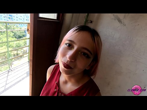 ❤️ Une étudiante sensuelle suce un étranger dans l'Outback - sperme sur son visage Vidéo de sexe at fr.hentaidude.ru ❤